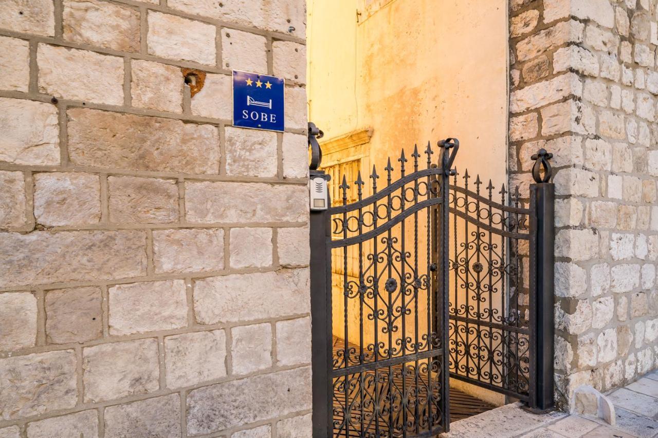 Deluxe Rooms With A Terrace View At Old City Gate Dubrovnik Ngoại thất bức ảnh